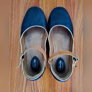 Clarks women's blue ballet flats Mary Jane's size 6